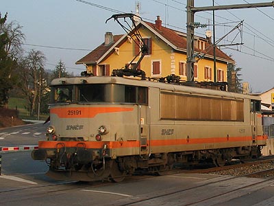 La BB 25191 à La Roche sur Foron (22/03/2003)
