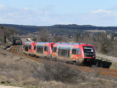 L'X 73587 mène une UM3 d'Alès à Nîmes (20/03/2013)